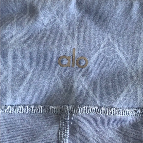 Alo Yoga Airbrush Tree Lace Sky Leggings - M - Picture 8 of 8